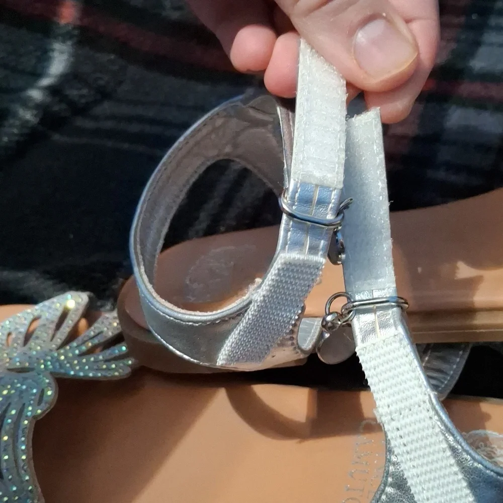 Vince camuto butterflie rinestone sandels